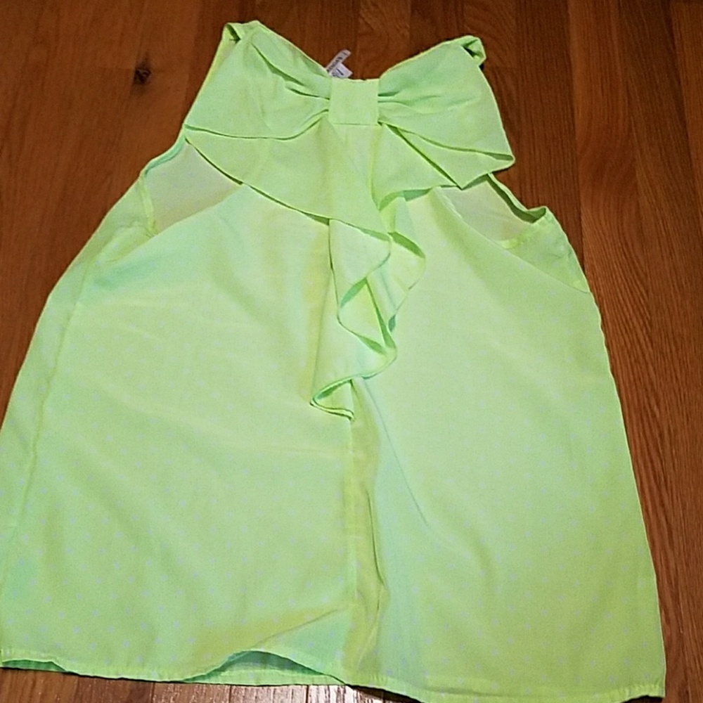 Sleeveless shirt
